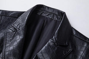 Chaqueta de Cuero PU Negra para Hombre, con Patrón de Cocodrilo Repujado, Corte Entallado, Cuello Camisero, con Cinturón, Estilo Formal, para Otoño - Product Image 5