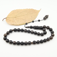 Tasbih unique en corail noir du Golfe d'Arabie |   Perles de prière Yusr rares avec accents de corail doré |   Tournerie égyptienne artisanale