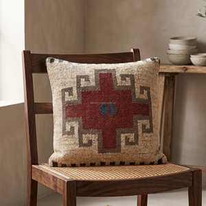 Housse de coussin Kilim tissée à la main avec motif croix héritage pour canapé, décoration intérieure éclaire, globale et vintage - Product Image 1