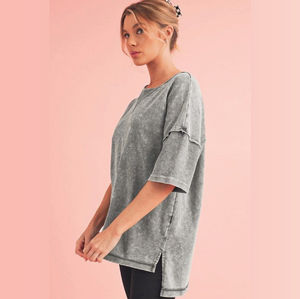 T-shirt délavé pour femme – Tissu léger, coupe confortable, style streetwear tendance, tenue estivale élégante - Product Image 3