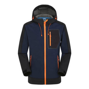 เสื้อแจ็คเก็ตผู้ชายแบบ softshell ผิวสัมผัสคล้ายหนังปลาฉลาม ระบายอากาศได้ดี กันน้ำ ให้ความอบอุ่น พร้อมการป้องกันที่ทนทานต่อการสึกหรอ เหมาะสำหรับกิจกรรมกลางแจ้ง ยี่ห้อ Fortleo - Product Image 2