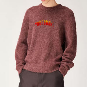 Pull en acrylique épais personnalisé pour homme, imprimé lettres rouges, tricoté, anti-boulochage, logo frontal, manches classiques, pour l'automne - Product Image 1
