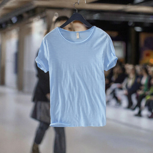 เสื้อยืดแขนสั้นผู้ชายผ้าฝ้ายลำลองสำหรับฤดูร้อน ผ้าเนื้อบาง 180 กรัม ไม่เป็นขุย สีพื้น ดีไซน์เรียบง่าย - Product Image 6