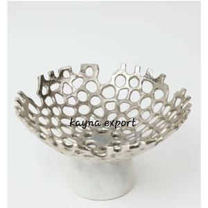 Nouvelle collection de coupes à fruits décoratives en métal et marbre pour la décoration de table, best-seller, coupes à fruits en métal, coupes de luxe décoratives - Product Image 1