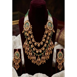 Ensemble collier et boucles d'oreilles en moissanite plaqué or de qualité supérieure, style Rajwadhi, pour mariage, fiançailles et soirées - Product Image 1