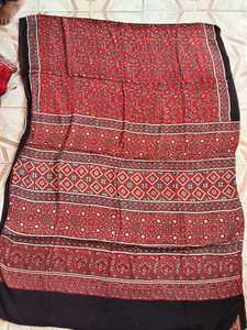 Sari imprimé à la main AJRAKH en soie modale pure, matériaux de qualité supérieure pour l'exportation, disponible en stock, vente en gros - Product Image 3