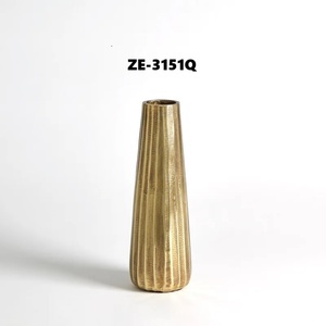 Vase à fleurs en métal artistique contemporain pour la maison Décoration de luxe pour la maison Table basse à café Zahid Exports Nouveau - Product Image 3