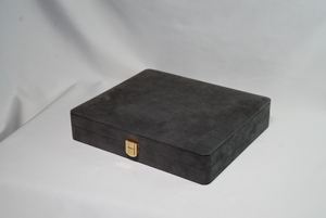 Boîte de rangement pour bagues japonaise rectangulaire à vingt compartiments avec coins arrondis et finition en velours 243x213x50mm - Product Image 2