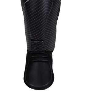 Protector de espinilla de cuero PU para adultos, color negro, con cierre de gancho y bucle, equipo de protección para deportes en todas las estaciones - Product Image 6