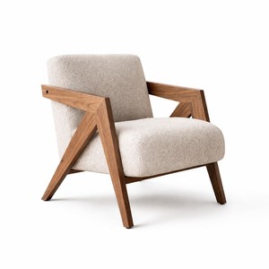 Fauteuil en bois moderne avec structure géométrique et revêtement beige, chaise de salon style mid-century, pieds en bois massif - Product Image 1