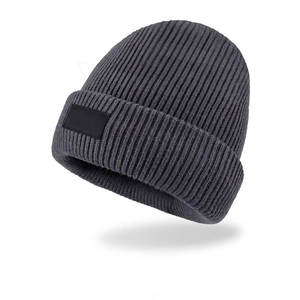 Gorro de Punto Acanalado Unisex para Invierno con Parche de Cuero en Blanco para Bordado de Logotipo Personalizado al por Mayor - Product Image 3