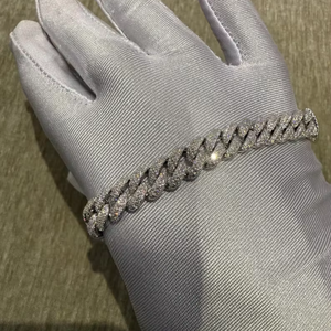 สร้อยข้อมือคิวบันลิงค์ประดับเพชรโมอิสซาไนต์สุดหรู เงินแท้ 925 ชุบโรเดียม สไตล์ฮิปฮอป ดีไซน์โดดเด่น ของขวัญเครื่องประดับชั้นดีสำหรับผู้ชายและผู้หญิง - Product Image 1