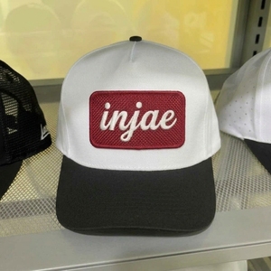 หมวกเบสบอล 5 แผงแบบสั่งทำ OEM ปักลายแบบทอ ขอบโค้งสำเร็จรูป ปิดด้วย Snapback  ขั้นต่ำในการสั่งซื้อน้อย ผู้ผลิตเครื่องประดับศีรษะ ODM - Product Image 1