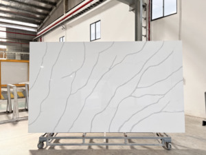 NV833 Inventario de fábrica Descuento Calacatta Vetas móviles contrastantes Cuarzo artificial Encimera Losa de piedra para la venta - Product Image 2