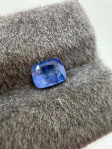 Zafiro Azul 100% Natural, Gema Preciosa Suelta, Corte Cojín, 1.60CT, Ceilán, Para Joyería Personalizada, Zehra Gems, Juego de Colores - Product Image 1