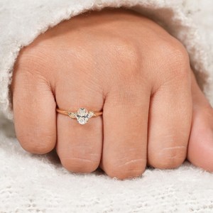 Gorgeous Oval Cut Diamond Three Stone Ring For Unisex Lab Grown 1.00CT With 14K Solid Gold Engagement Party <b>Gift</b> For Girlfriend - Product Image 3