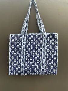Bolso Tote de Moda para Mujer, Nuevo, Acolchado Kantha, de Algodón, con Cierre de Cremallera y Decoración de Cadenas, para la Playa - Product Image 1
