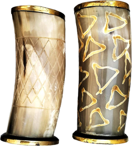 Vaso de Vidrio con Base de Cuerno de Búfalo, Hecho a Mano, Ecológico, Moderno, de Excelente Calidad, con Logotipo Personalizado para Decoración del Hogar - Product Image 1