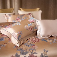 Parure de lit de luxe en soie de mûrier or rose, quatre pièces, avec housse de couette imprimée, drap et taies d'oreiller en fil teint naturel