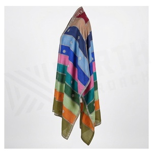 Chal Largo de Seda para Mujer, Diseño Étnico con Bloques de Color, Pañuelo Multifuncional para Uso Diario en Todas las Estaciones - Product Image 3