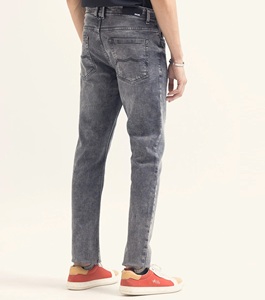 Jean en denim respirant et tendance 2023 avec patchs en cuir, étiquette personnalisée, coupe ample style cowboy - Product Image 3
