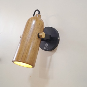 Applique murale industrielle noire avec accent en bois, lampe murale moderne nordique, lumière de chevet vintage, luminaire mural en métal - Product Image 2