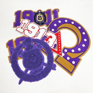 Patchs thermocollants personnalisés en forme de cœur, brodés de sequins chenille alphabet grec, écologiques, pour chapeaux de fraternités et sororités - Product Image 3