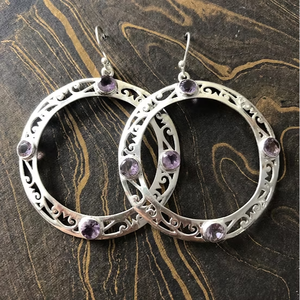 Boucles d'oreilles en argent 925 avec améthystes multiples, design classique pour femmes - Bijoux fins en gros - Product Image 2