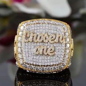 Anillo de Moissanita Personalizado con Forma de Letra Cuadrada, Anillo de Diamantes con Incrustaciones en Color Dorado para Regalo - Product Image 1