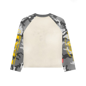 เสื้อยืดแขนยาวผ้าโพลีเอสเตอร์อินเตอร์ล็อค 165 GSM แบบสั่งทำพิเศษ สีเบจ ด้านหน้าลายพรางสีเทา พิมพ์ลายแบบซับลิเมชั่น ดีไซน์ผ้าฝ้าย 100% - Product Image 2