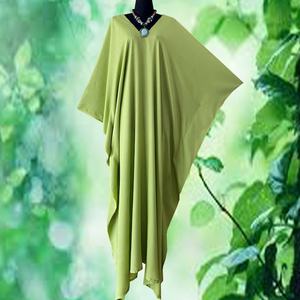 Robe longue kaftan en rayonne vert clair teinte à la main, taille unique, col en V - Product Image 2