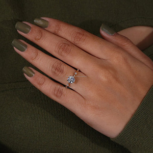 Anillo de compromiso de diamante de corte brillante redondo cultivado en laboratorio, regalo de aniversario y boda para mujeres para ceremonias de boda a distancia - Product Image 2