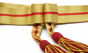 Cinturón de cintura rojo y dorado con borlas a juego, accesorio de vestir formal y ceremonial de primera calidad - Product Image 5