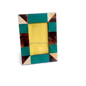 Cadre photo géométrique en bois avec incrustation en résine bleue et noire, cadre photo moderne fait à la main pour la décoration de la maison - Product Image 6