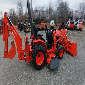 Tracteur de jardin puissant Kubota B2301 à quatre roues motrices avec chargeur et pelle, idéal pour l'entretien des terres agricoles - Product Image 3