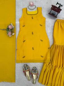 Nous présentons notre design le plus attrayant : un ensemble salwar trois pièces en pure soie chinon de couleur jaune, au prix de gros. - Product Image 6