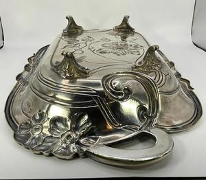 Plateau de service vintage en argent plaqué avec gravure florale pour la présentation des plats, le service des invités et la décoration intérieure - Product Image 6