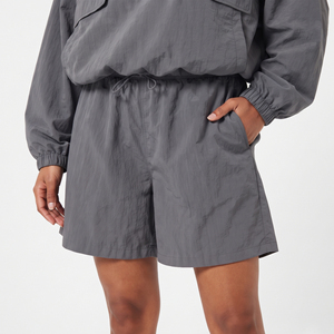 Shorts amples coupe-vent pour femme, décontractés, 100 % nylon polyester, coupe ample, style urbain, pour l'été, la course, avec cordon de serrage à la taille - Product Image 1