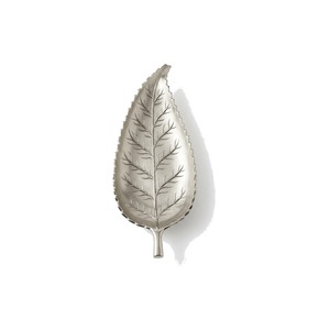 Plateau de service en aluminium en forme de feuille, sûr pour les aliments, plateau décoratif en forme de feuille, doré, argenté, fait main, plat de service en métal, vaisselle, décoration de la maison - Product Image 1