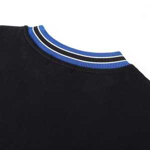 Sudadera Negra con Cuello Redondo Zeta Phi Beta, Bordado Chenille, Ropa de la Hermandad Griega, Sudadera Unisex de Algodón Premium - Product Image 3