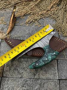 Couteau Ulu Damas fait main sur mesure avec manche en résine – Couteau de chef basculant haut de gamme pour l'extérieur - Product Image 5