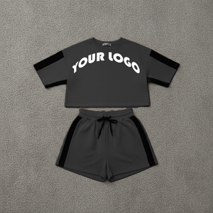 Conjunto de Dos Piezas Personalizado para Mujer, Camiseta Corta de Algodón Jersey con Bordado y Pantalones Cortos - Product Image 1