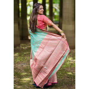 Sari en soie Kanjivaram bleu avec un motif traditionnel tissé en zari, vêtement ethnique indien de qualité supérieure tissé à la main - Product Image 1