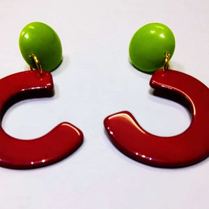 Nouvelle Arrivée Boucles d'Oreilles en Résine de Designer de Haute Qualité, Élégantes et Tendance, Plaqué Argent, Perles de Rocaille Faites à la Main, Mode Unique pour Femme, Idéales pour les Fêtes - Product Image 1