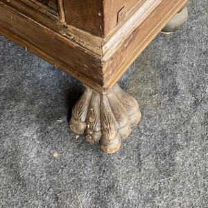 La Mejor Colección de Gabinetes de Almacenamiento de Madera Maciza Hechos a Mano con 3 Cajones y Patas Talladas, Arte Antiguo del Himalaya - Product Image 4