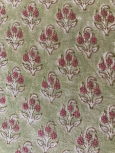 Tissu en coton imprimé à la main – Motif floral petit format |   Base vert olive avec motif rose - Product Image 3