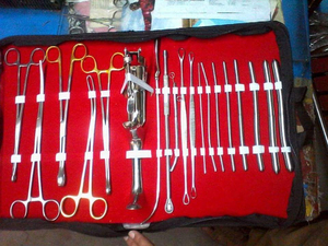 ชุดเครื่องมือผ่าตัดทางนรีเวชวิทยา DNC ทำจากเหล็กกล้าไร้สนิม พร้อมกรรไกรและเครื่องขยายช่องคลอดแบบใช้มือ - Product Image 1