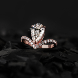 Bague de fiançailles en diamant de laboratoire taille poire, or rose 14 carats, avec tige chevron, bague de mariage pavée pour femme, commande en gros - Product Image 2