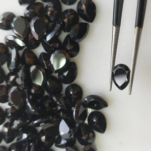 พลอยสปิเนลสีดำจากเรดเมาน์เทนเจมส์ ขนาด 4x3 มม. รูปทรงลูกแพร์ คุณภาพดีที่สุด สำหรับทำเครื่องประดับ - Product Image 2