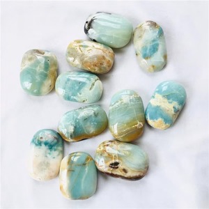 Pierre de palmier en calcite bleue naturelle des Caraïbes en gros, pierres de guérison en cristal pour la décoration - Product Image 1